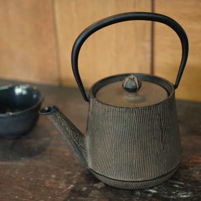 南部鉄器 鉄瓶 ウッドグレイン (ひさご色) 0.6L　及富作 伝統工芸品 [AK019]