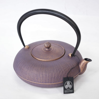 南部鉄器 鉄瓶 立目 紫金 0.8L IH調理器　及富作　伝統工芸品 [AK027]