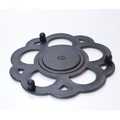 南部鉄器 鍋敷き 花丸 17cm 伝統工芸品　及富作 [AK033]