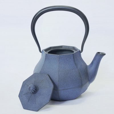 南部鉄器 鉄瓶 みやび 青 1.0L 及富作 伝統工芸品 [AK045]