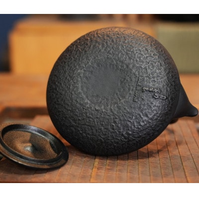 南部鉄器 鉄瓶 ひさご(茶こし付き)0.5L 黒寂 及富作 伝統工芸品 [AK047]