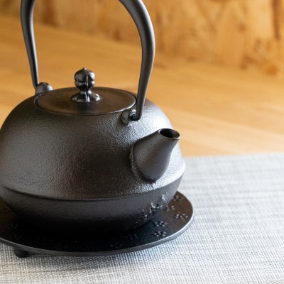 南部鉄器　高陽堂　鉄瓶セット 南部鉄器 及富 小鉄瓶 正方丸アラレ 黒 0.7リットル 南部宝生堂