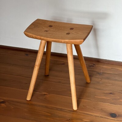 ■ドモク堂■桜彫りスツール〔椅子〕(150M.)