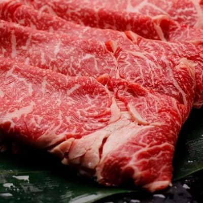 期間限定・ソーセージ1袋付(お試し品)北海道産 星空の黒牛 リブロース 牛肉 すき焼き用 700g