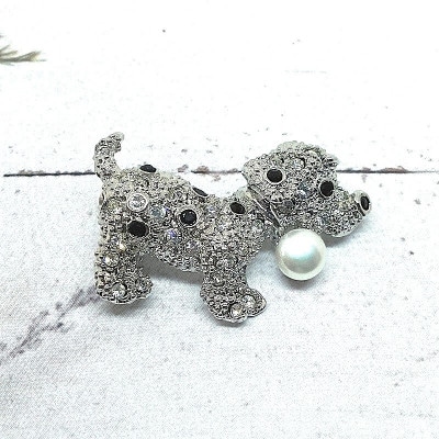 ブローチ・イヌ(A)(淡水本真珠・ボタン) 1967