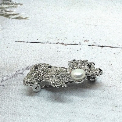 ブローチ・イヌ(A)(淡水本真珠・ボタン) 1967