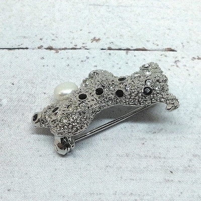 ブローチ・イヌ(A)(淡水本真珠・ボタン) 1967