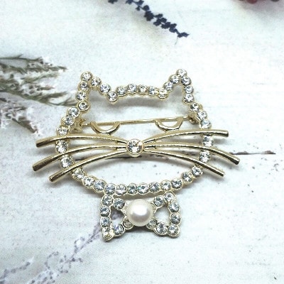 ブローチ・大きなネコ(淡水本真珠・ボタン)G 1969