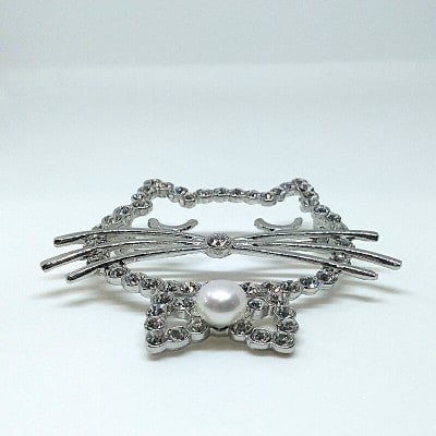 ブローチ・大きなネコ(淡水本真珠・ボタン)R　1970