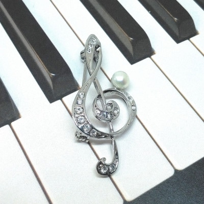 ブローチ・ト音記号(淡水本真珠・ボタン)R 1979