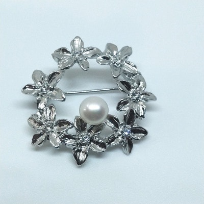 ブローチ・リース(A)(淡水本真珠・ボタン) 1981