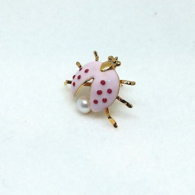 真珠ピンクブローチ・てんとう虫(ピンク)(淡水本真珠・ボタン) 2109
