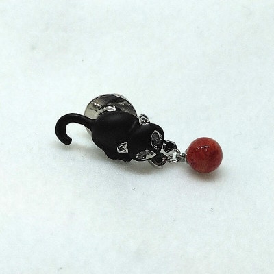 珊瑚ピンブローチ・黒ねこ(アフリカ珊瑚)2146