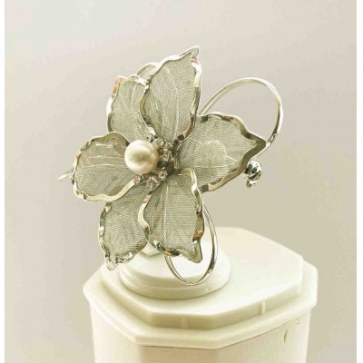 アコヤ真珠ブローチ　お花のデザイン　893