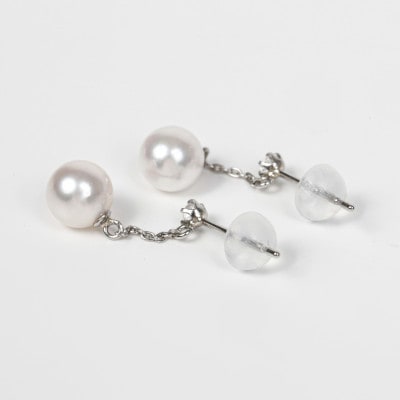 プラチナアコヤ真珠ピアス（8.5mm）(RPE850)|TSUTSUMI