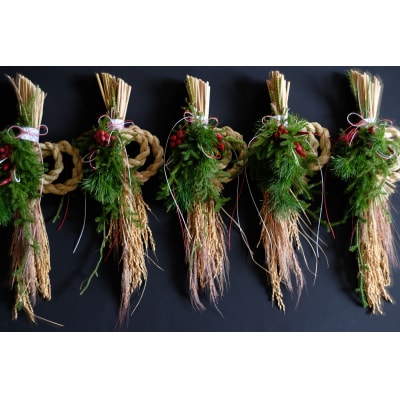 お山のしめ縄飾り