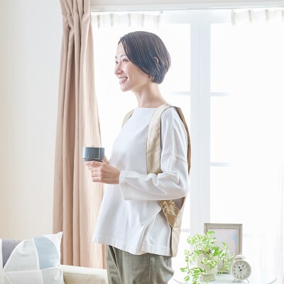 【中わた 富岡産シルク100%】インナーベスト(フリーサイズ)シャンパンゴールド F21E-450