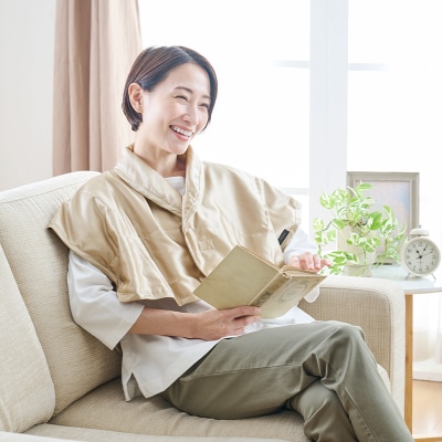 【中わた 富岡産シルク100%】 シルク肩あて(フリーサイズ) シャンパンゴールド F21E-453