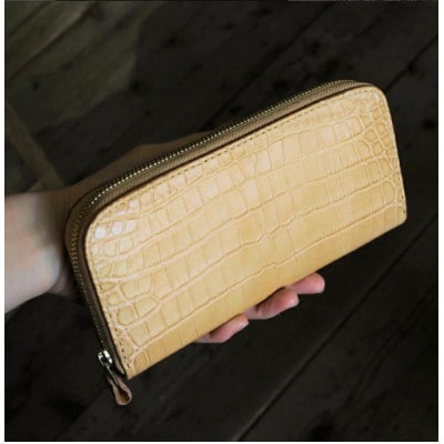 クロコダイルラウンドファスナー長財布 生成り色仕様 手作りレザー本革 クロコダイル 【受注生産】