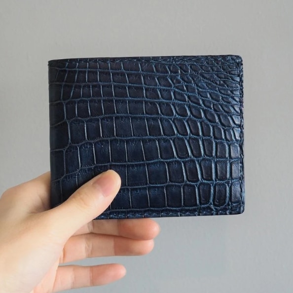 藍染めクロコダイル二つ折り財布 本革 プレゼントや記念日等のお祝いに【受注生産】