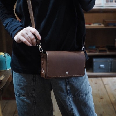 革綴じコンパクトポシェット 選べる6色 牛革 ヤギ革 レザーショルダーバッグ【オーダーメイド】