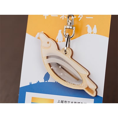 新デザイン登場!!上越市立水族博物館ペンギンの羽キーホルダー 付き 入館券(シニア2名)