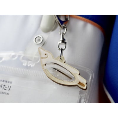 新デザイン登場!!上越市立水族博物館ペンギンの羽キーホルダー