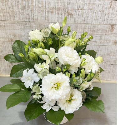 1960年創業 老舗花屋の御供生花アレンジメント(白×グリーン系定番デザイン)
