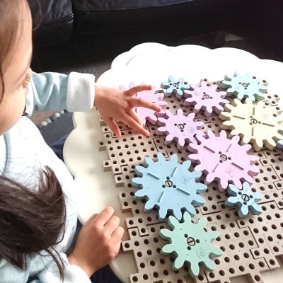 ギア型の知育玩具 Poco a poco【にじいろギア】日本製 おもちゃ