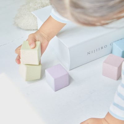 キューブ型の知育玩具 Poco a poco【にじいろキューブ】日本製 おもちゃ