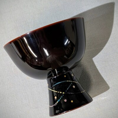 螺鈿端反溜塗酒盃「潮流」(桐箱入)