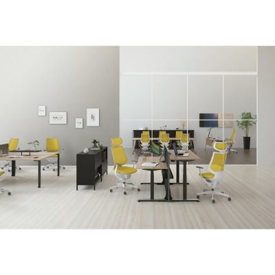 コクヨチェアー　イング(ミディアムグレージュ・本体白/ヘッドレスト・クッション/カーペット用Wキャス