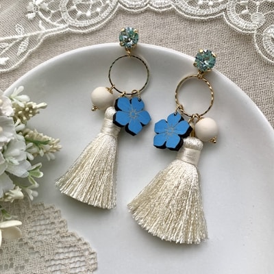 水色桔梗とタッセルの耳飾り(ピアス)