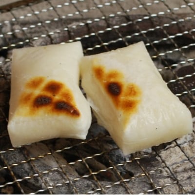 【秋冬限定】 杵つき 生切餅 8切×8パック ゆうきの里ささかみのこがねもち 切り餅