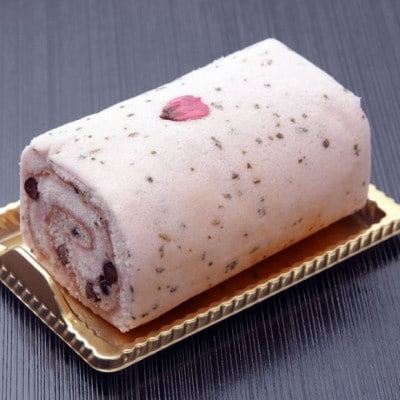 米粉さくらロールケーキ