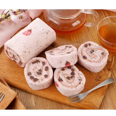 米粉さくらロールケーキ