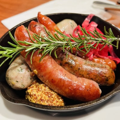 【今帰仁アグー専門店 長堂屋】こだわりの今帰仁アグーソーセージ食べ比べ(プレーン&スモーク)