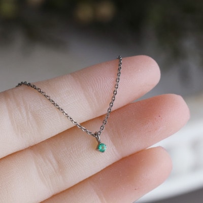 純チタンエメラルドの一粒石ペンダント 誕生石 ネックレス 変色しにくい ギフト 新潟県 弥彦村