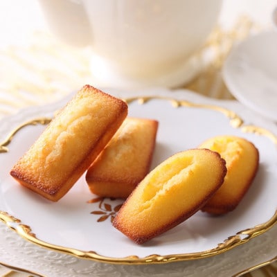 【アンリ】スマイルフォー東北フロム芦屋ケークフロマージュアソート《フレーズ》21個入HST-32SN