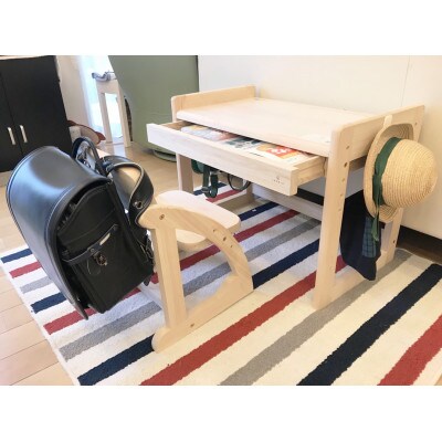 桧の家具　アイコニーのキッズチェア　1点