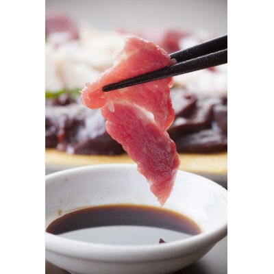 熊本直送　国産ブロック馬刺し上霜降り(トロ)980g+ユッケ100gセット(宇城市)