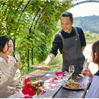 【11月18日】生産地巡りから始まるローカル美食体験「いばらきフラワーパーク 贅沢滞在」ペア券
