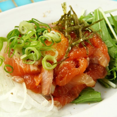 サーモンユッケ 500g×1パック 家飲みに魚屋珍味