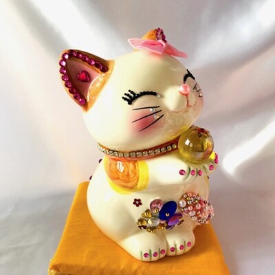 風水 招き猫バンク ハッピーキャット Ll レギュラー版 イエロー 黄色座布団付き お礼品詳細 ふるさと納税なら さとふる