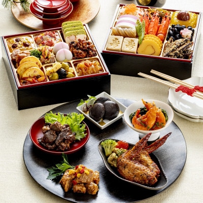 和洋中おせち「白姫乃舞」品目数:32品　形状:約195×195×高さ53(mm)×3段(冷凍盛付済)