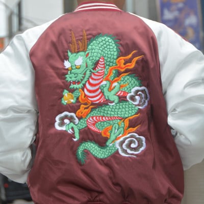【数量限定】 横振り刺繍スカジャン 龍　臙脂色　フリーサイズ【ドブ板コーバスタジオ】