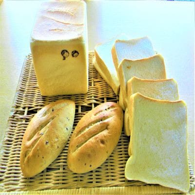 食パン「金の城」と米粉パン「たかきび」、オレンジパウンドケーキセット