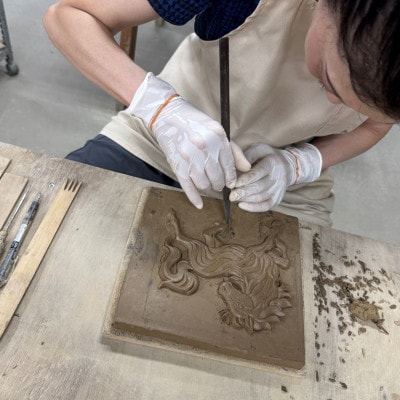 贈り物、玄関飾りに最適、三州鬼瓦工芸品、伝統工芸士の鬼師kumiが作る開運を招く干支瓦「午」