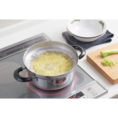 菰田欣也 ふきこぼれにくい両手鍋20cm