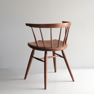 Crescent chair [walnut]